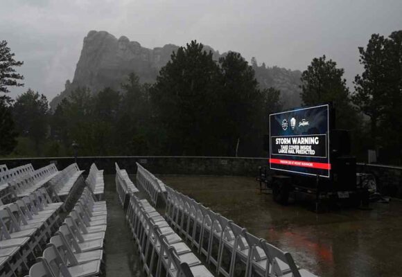 Trump to kick off independence celebrations as heatwave grips US